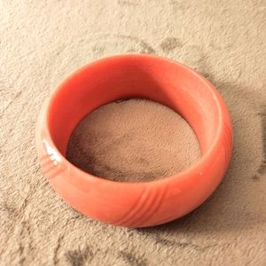 Splendette Fakelite Carved Cadi Pink Bangle in Standard Size